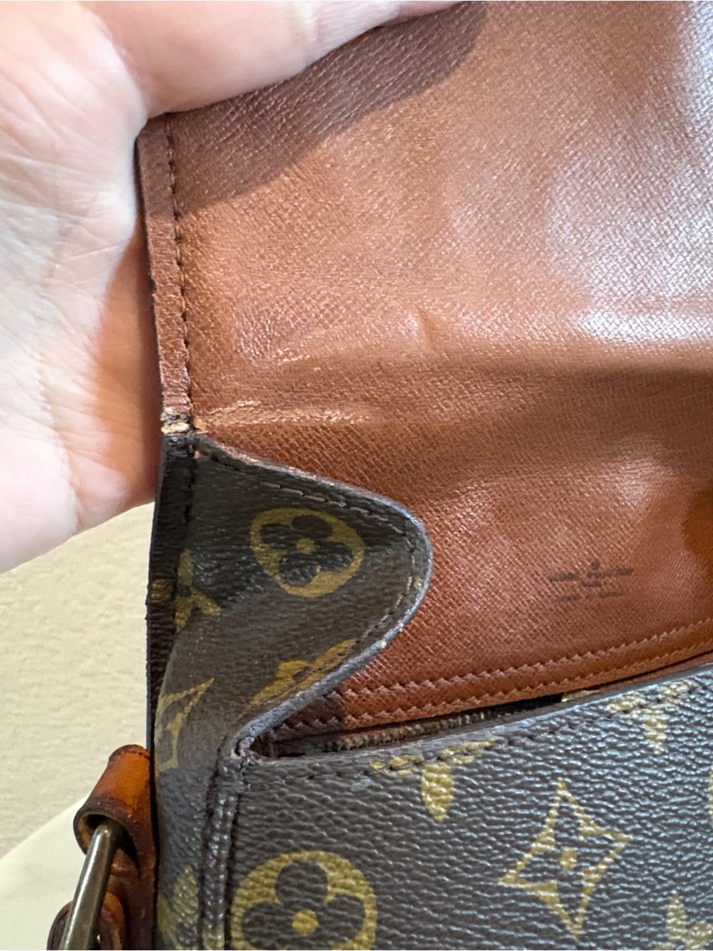 Louis Vuitton Saint Cloud
Brown Monogram Crossbody Bag - Picture 4 of 15